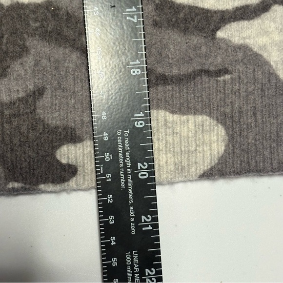 Banana Republic Kids Gray Camouflage Small Sweater - Picture 6 of 10